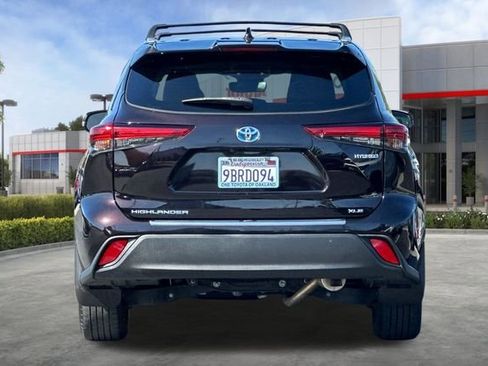 Used 2022 Toyota Highlander XLE AWD/4WD image 5