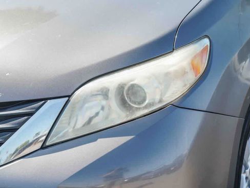 Used 2012 Toyota Sienna LE w/ Towing Pkg FWD image 8