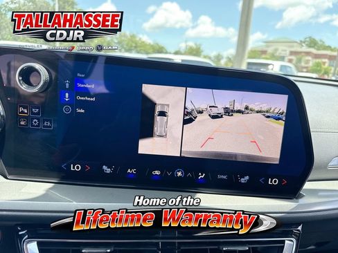Used 2024 Chevrolet Traverse LT FWD image 26