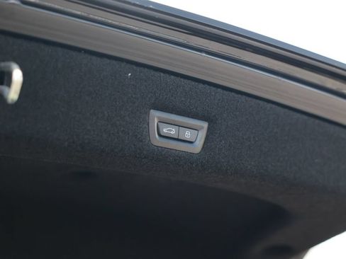 Used 2023 BMW 760i xDrive AWD/4WD image 41