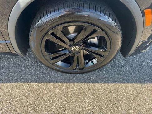 Certified 2023 Volkswagen Tiguan SE R-Line image 27