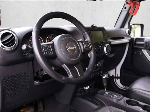 Used 2016 Jeep Wrangler Unlimited Sahara w/ Max Tow Package AWD/4WD image 12