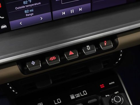 Certified 2025 Porsche 911 Carrera RWD image 50