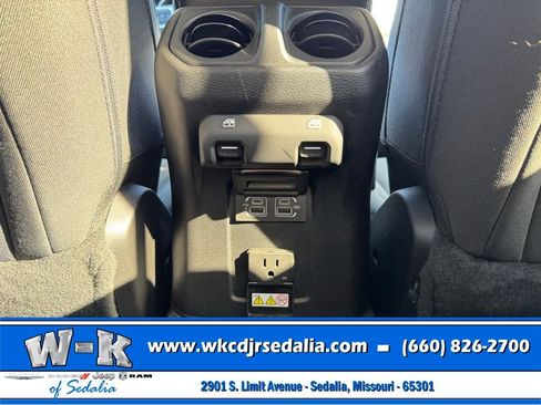 Used 2019 Jeep Wrangler Unlimited Sahara AWD/4WD image 33