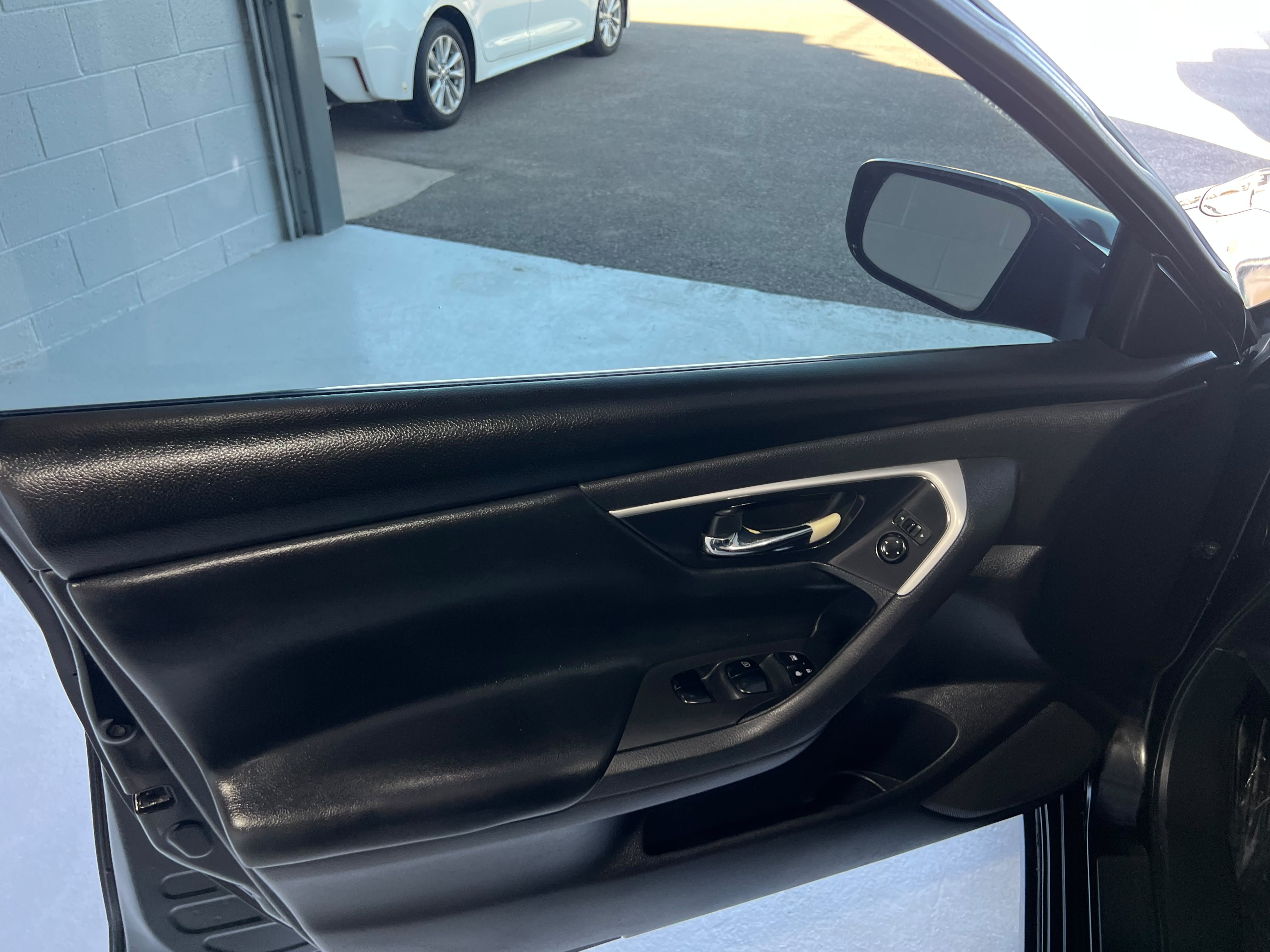 Used 2016 Nissan Altima 2.5 S w/ Power Driver Seat Package FWD image 10