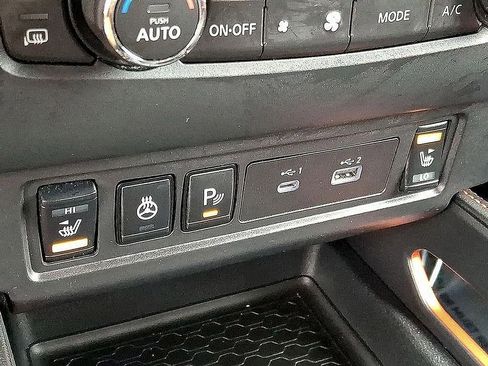 Used 2022 Nissan Frontier PRO-4X image 29