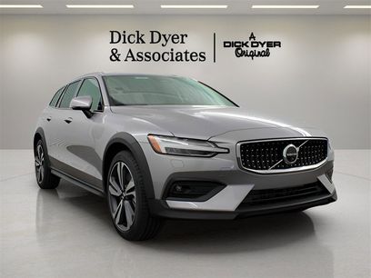 New 2026 Volvo V60 B5 Cross Country Plus w/ Protection Package Premier