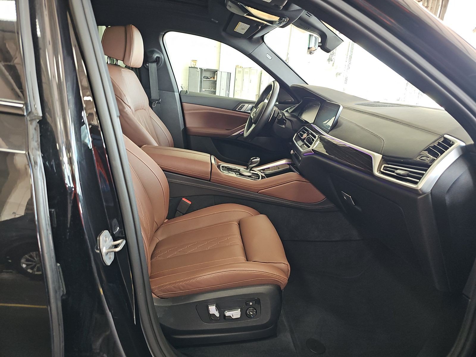 Used 2020 BMW X6 M50i w/ Premium Enhanced Package AWD/4WD image 6