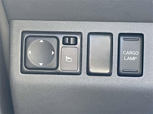 Used 2012 Nissan Frontier SV image 20