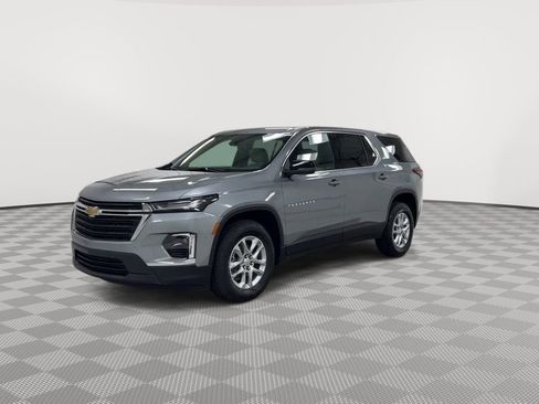 Used 2023 Chevrolet Traverse LS FWD image 4