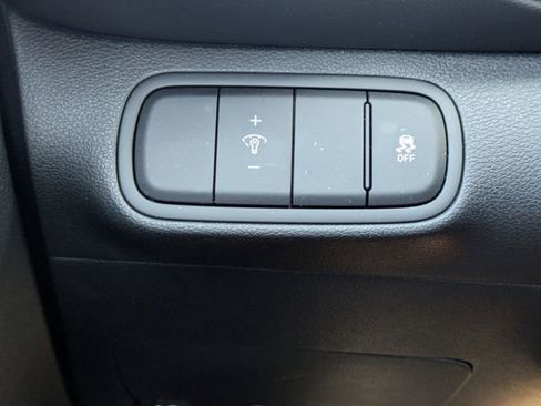Used 2025 Hyundai Venue SEL FWD image 23