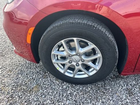 New 2026 Chrysler Pacifica Select image 42