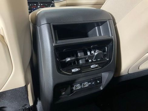 Used 2024 Jeep Grand Cherokee Limited w/ Luxury Tech Group II AWD/4WD image 25