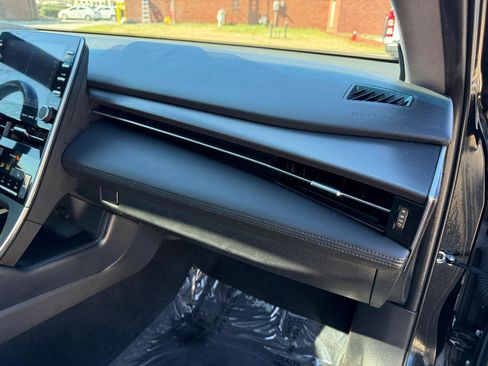 Used 2019 Toyota Avalon XSE image 37