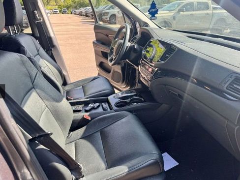 Used 2022 Honda Pilot Touring image 12