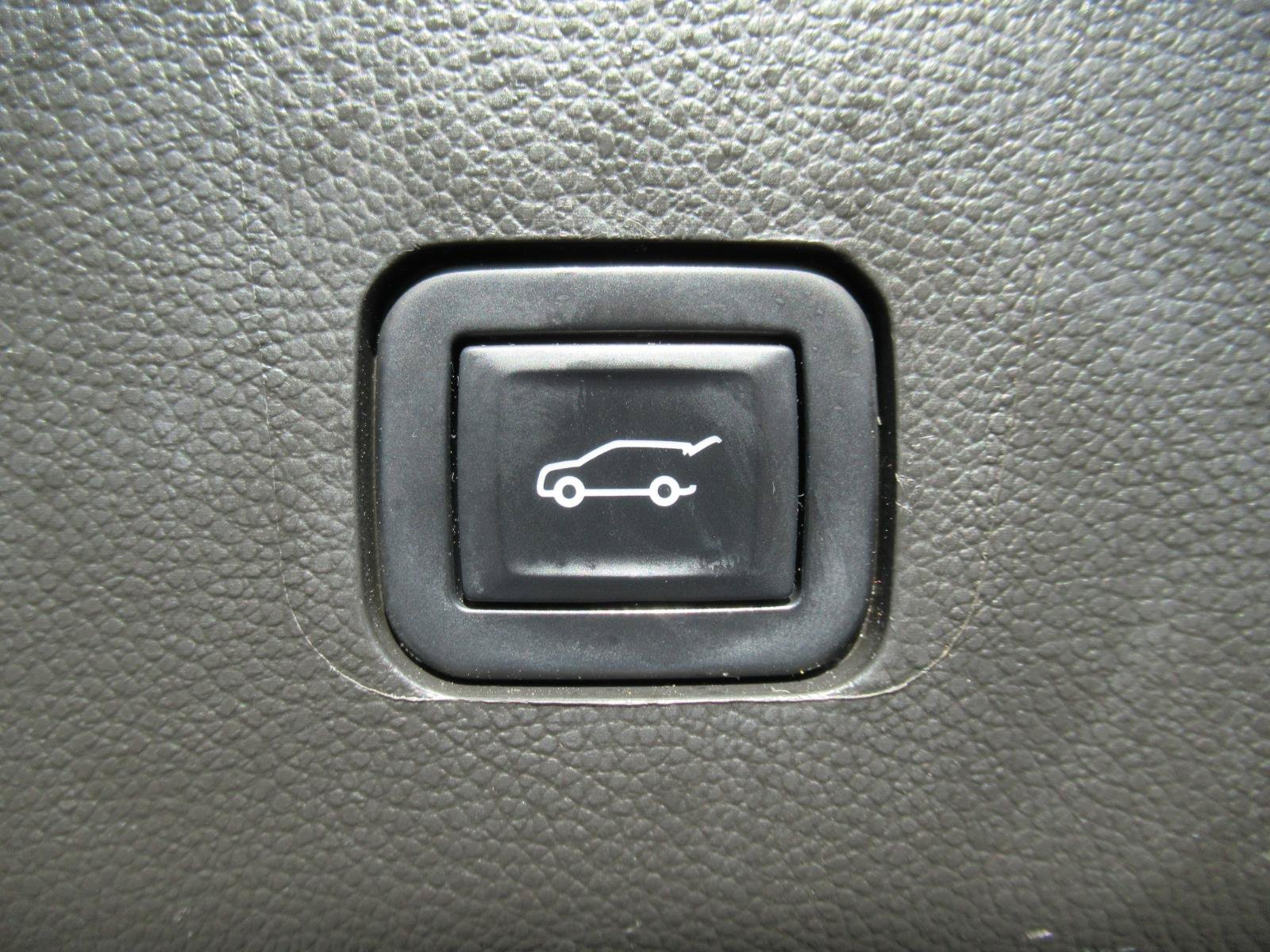 Certified 2022 Chevrolet Traverse RS w/ LPO, 'HIT The Road' Package AWD/4WD image 42