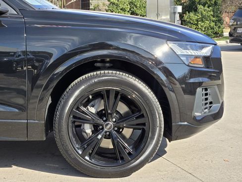 Used 2023 Audi Q8 Premium image 11