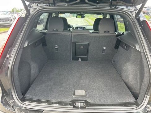 Used 2023 Volvo XC40 B5 Core AWD/4WD image 10