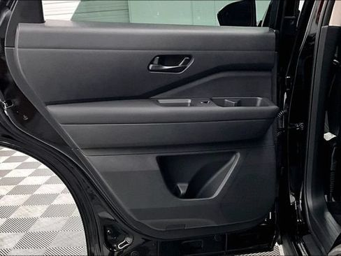 New 2026 Nissan Pathfinder SV w/ SV Premium Package AWD/4WD image 35