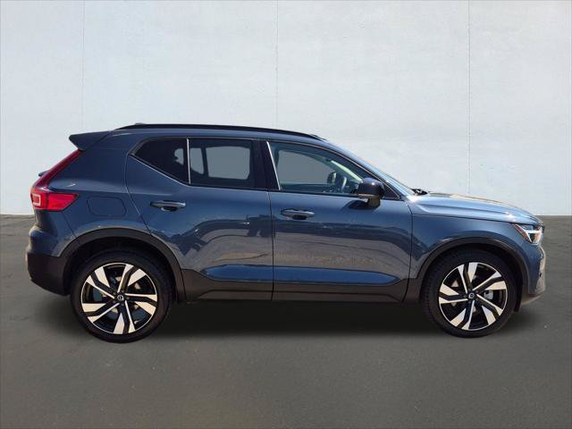 Used 2026 Volvo XC40 B5 Plus AWD/4WD image 4