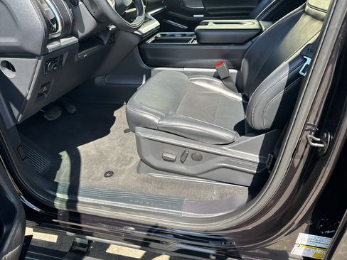 Used 2025 Ford Expedition Platinum AWD/4WD image 8