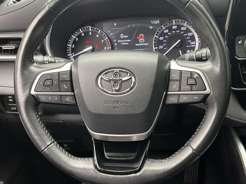 Used 2022 Toyota Highlander XSE AWD/4WD image 15