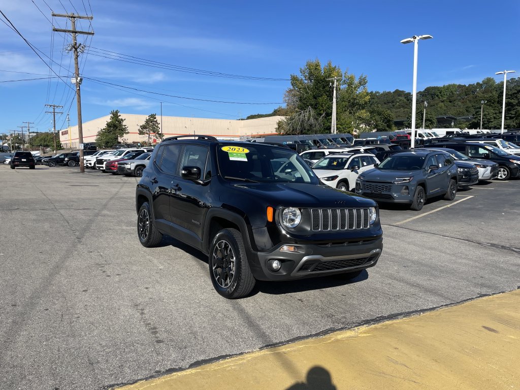Used 2023 Jeep Renegade Latitude AWD/4WD image 6