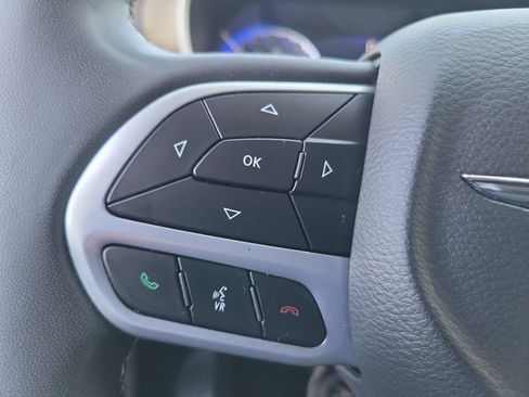 Used 2022 Chrysler Pacifica Touring-L FWD image 31