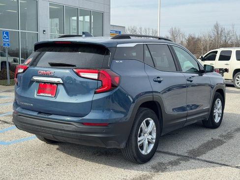 Used 2024 GMC Terrain SLE w/ Driver Convenience Package image 4