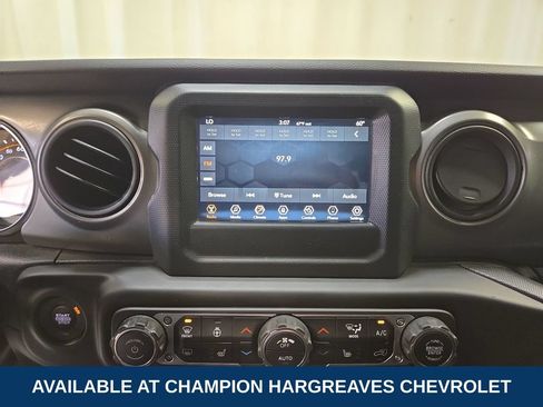 Used 2022 Jeep Gladiator Sport AWD/4WD image 17