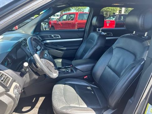 Used 2017 Ford Explorer XLT w/ Equipment Group 202A AWD/4WD image 9