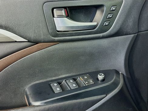 Used 2018 Toyota Highlander Limited image 21
