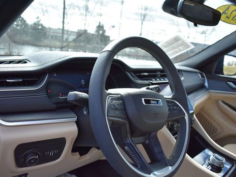 Used 2024 Jeep Grand Cherokee L Limited image 13