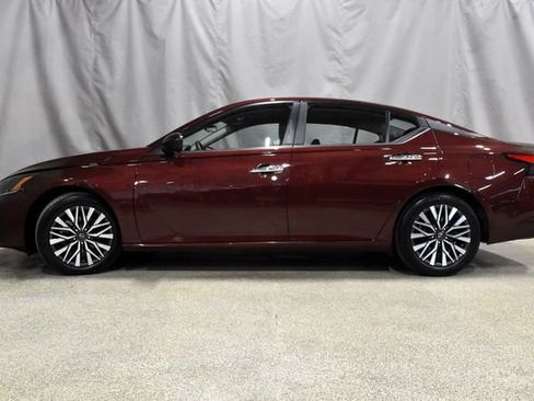 Used 2024 Nissan Altima 2.5 SV image 5