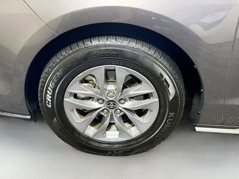 Used 2023 Toyota Sienna XLE image 13