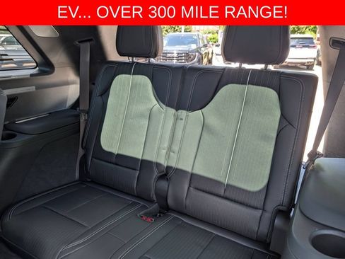 Used 2026 Cadillac Vistiq Sport w/ LPO, Floor Liner Package AWD/4WD image 23