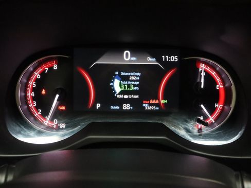 Used 2025 Toyota RAV4 XLE FWD image 39