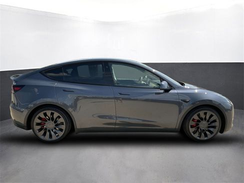 Used 2022 Tesla Model Y Performance image 7