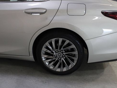 Used 2025 Lexus ES 350 w/ Technology Package FWD image 28