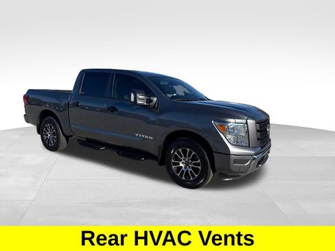 Used 2024 Nissan Titan SV w/ SV Convenience Package image 8