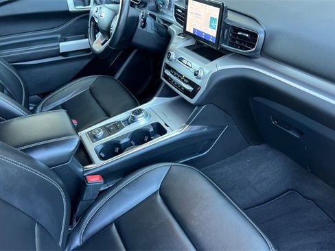 Used 2022 Ford Explorer XLT w/ Equipment Group 202A image 19