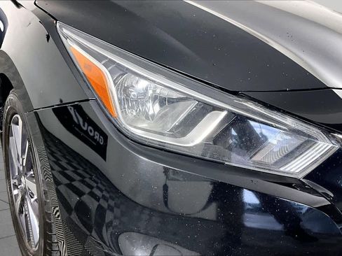 Used 2021 Nissan Versa SV FWD image 27