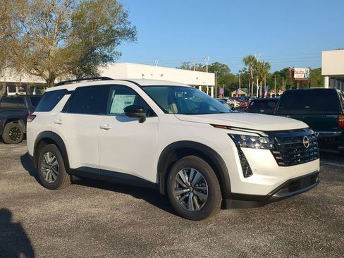 New 2026 Nissan Pathfinder SL w/ Cargo Package FWD image 2