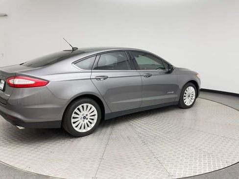 Used 2014 Ford Fusion S image 2