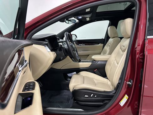 Used 2017 Cadillac XT5 Luxury w/ Driver Awareness Package AWD/4WD image 4
