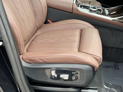 Used 2025 BMW X7 M60i AWD/4WD image 31