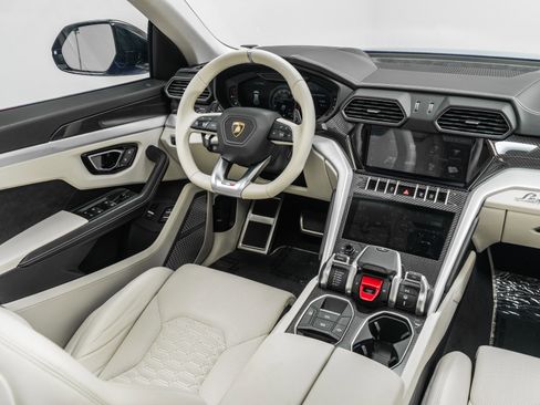 Used 2021 Lamborghini Urus AWD/4WD image 27
