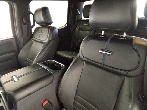 Used 2025 Ford F250 Platinum w/ FX4 Off-Road Package image 38