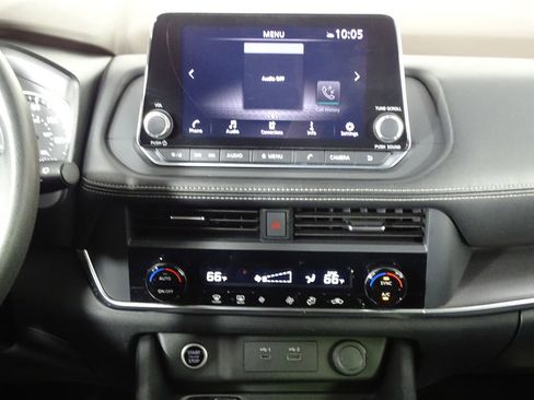 Used 2023 Nissan Rogue SV image 30