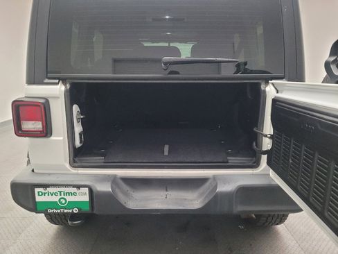 Used 2018 Jeep Wrangler Unlimited Sport image 29